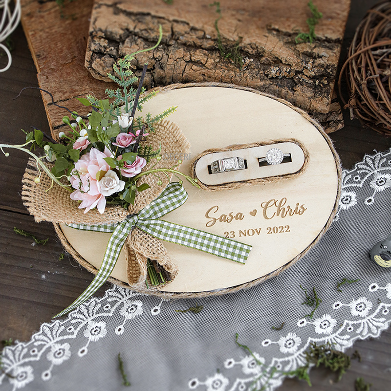 Custom Oval Wooden Flowers Eng - Ring Bearer Pillow 리뷰 및 가격